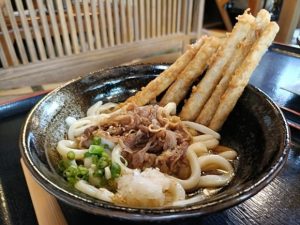 ごぼう入り肉ぶっかけうどん